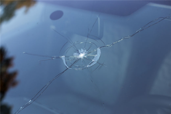 5 Common Reasons Your Windshield Cracks