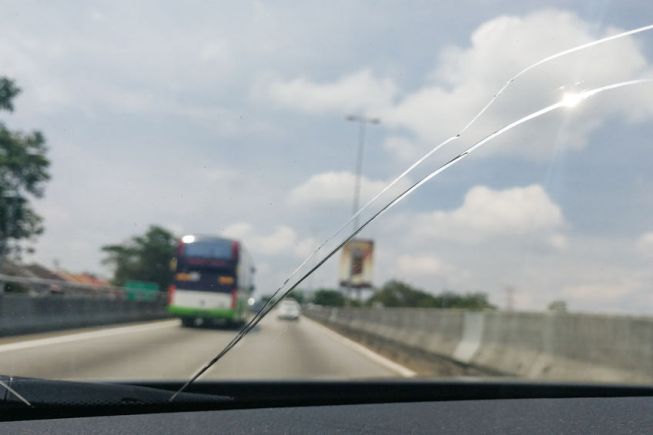 Avoid the Crack: 5 Simple Ways to Prevent Windshield Damage