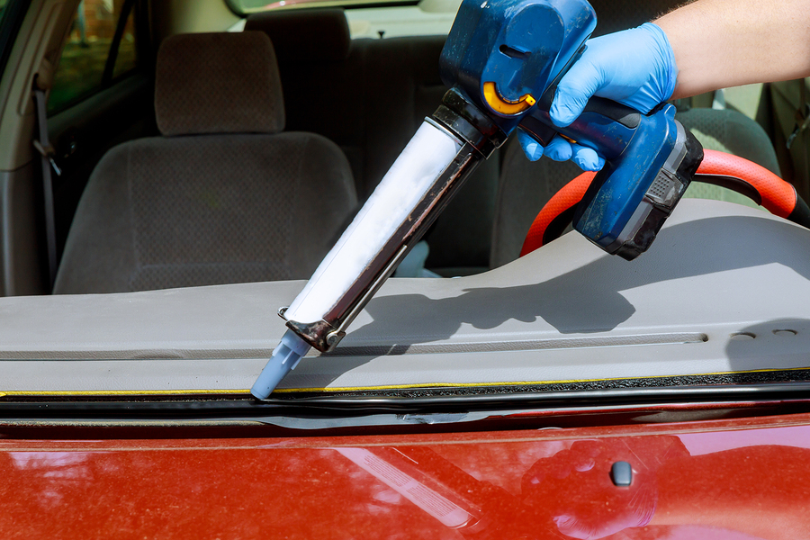Post-Replacement Auto Glass Issues: 4 Common Problems
