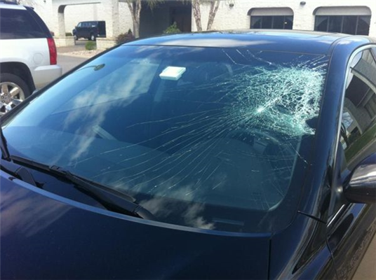 Do Not Delay Auto Glass Repair If You Have Damaged Windshield